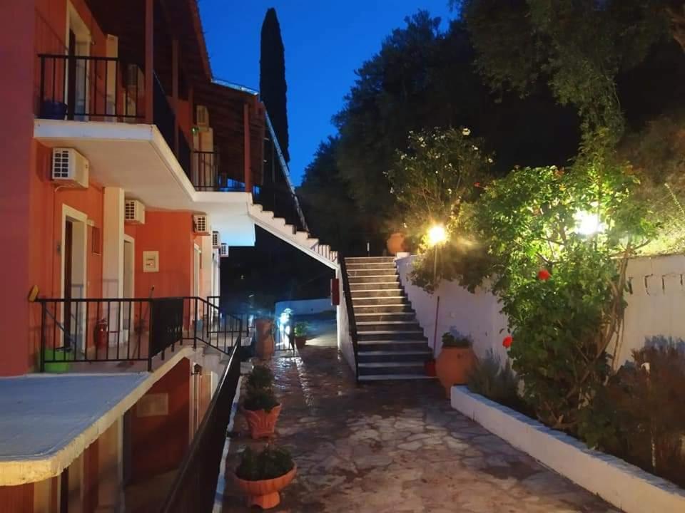 Aronis Apartments Benitses  Ngoại thất bức ảnh