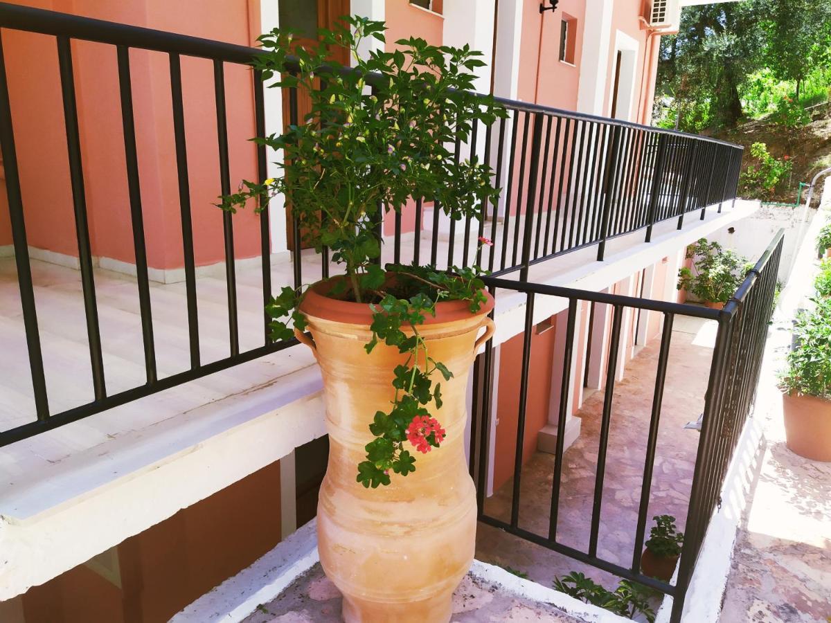 Aronis Apartments Benitses  Ngoại thất bức ảnh