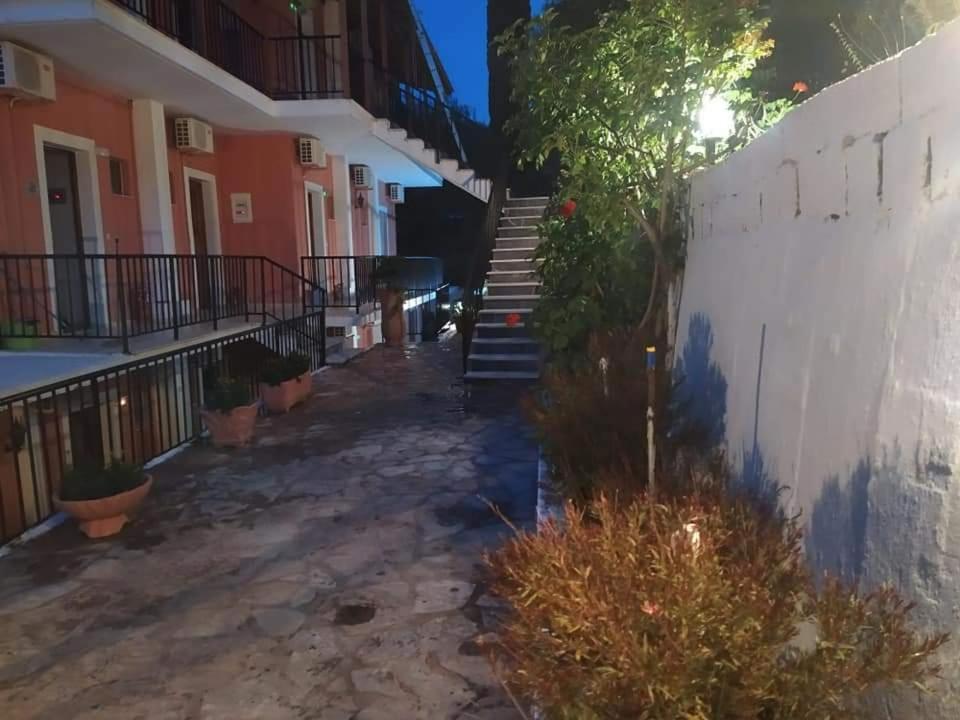 Aronis Apartments Benitses  Ngoại thất bức ảnh