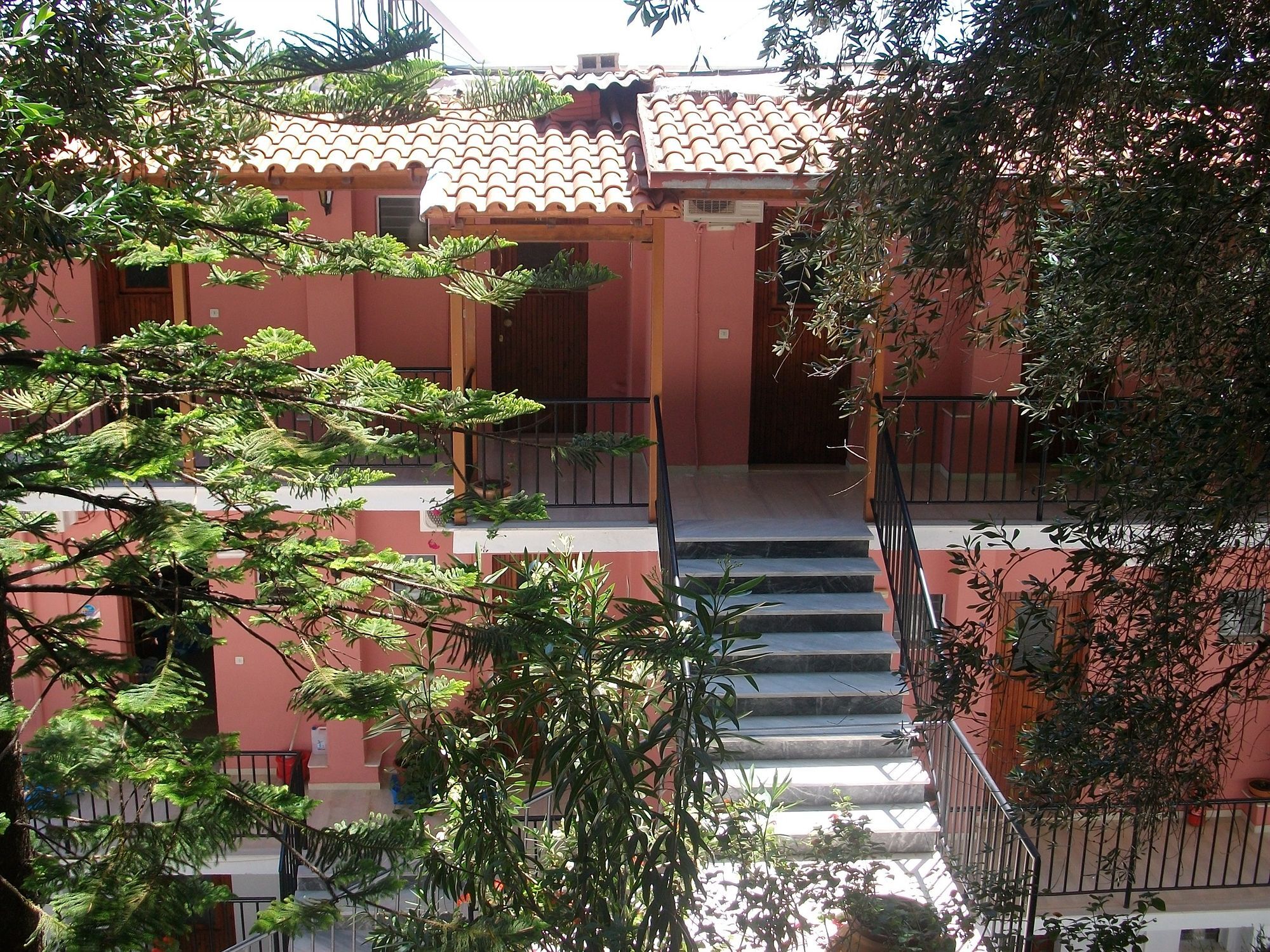 Aronis Apartments Benitses  Ngoại thất bức ảnh