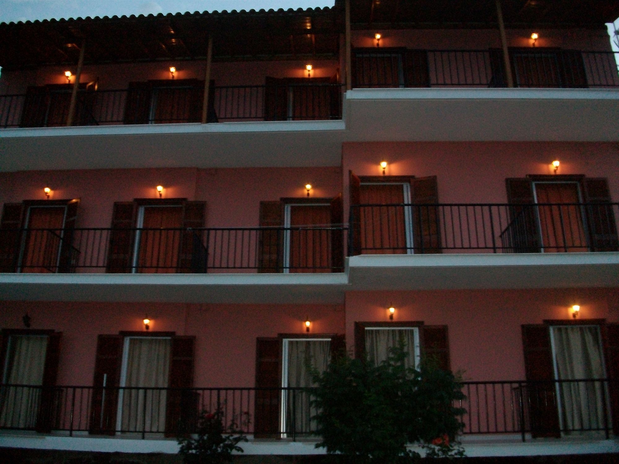 Aronis Apartments Benitses  Ngoại thất bức ảnh